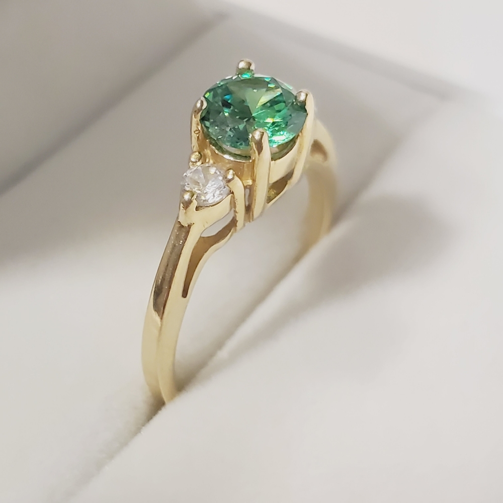 14k Solid Yellow Gold Round Brilliant Cut Green Emerald & Diamond Ring - Picture 2 of 12